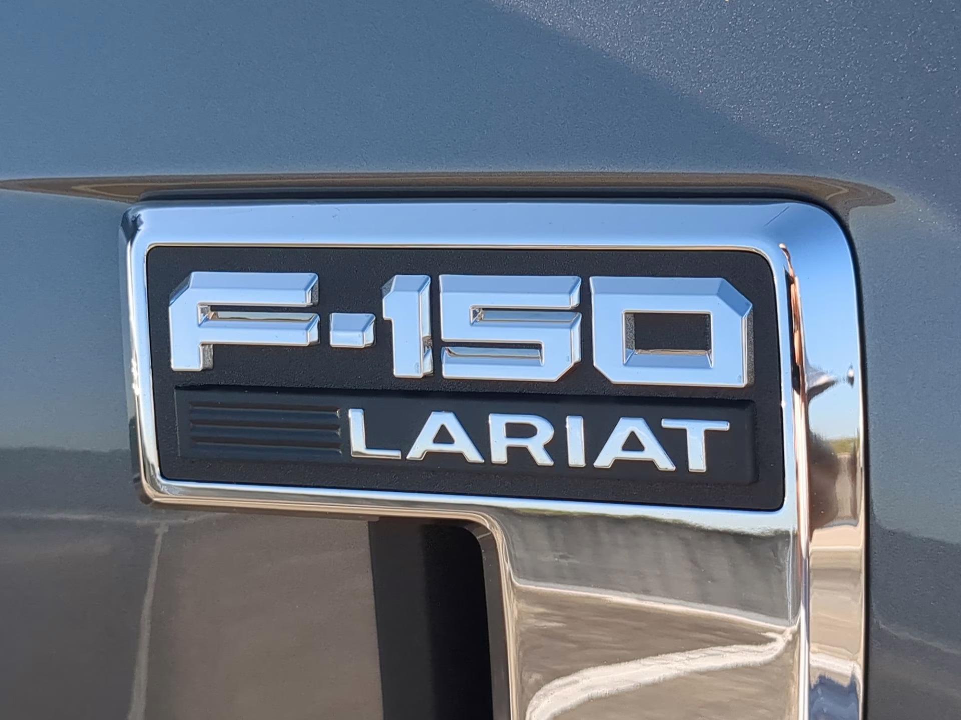 2026 Carbonized Gray Metallic Ford F-150 LARIAT Crew Cab Pickup 4X4 Truck