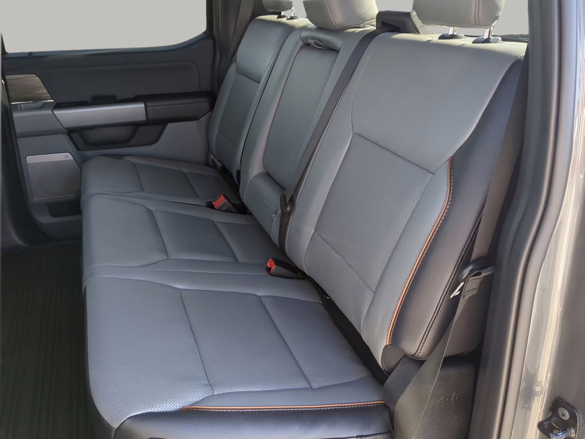 2026 Carbonized Gray Metallic Ford F-150 LARIAT Crew Cab Pickup 4X4 Truck