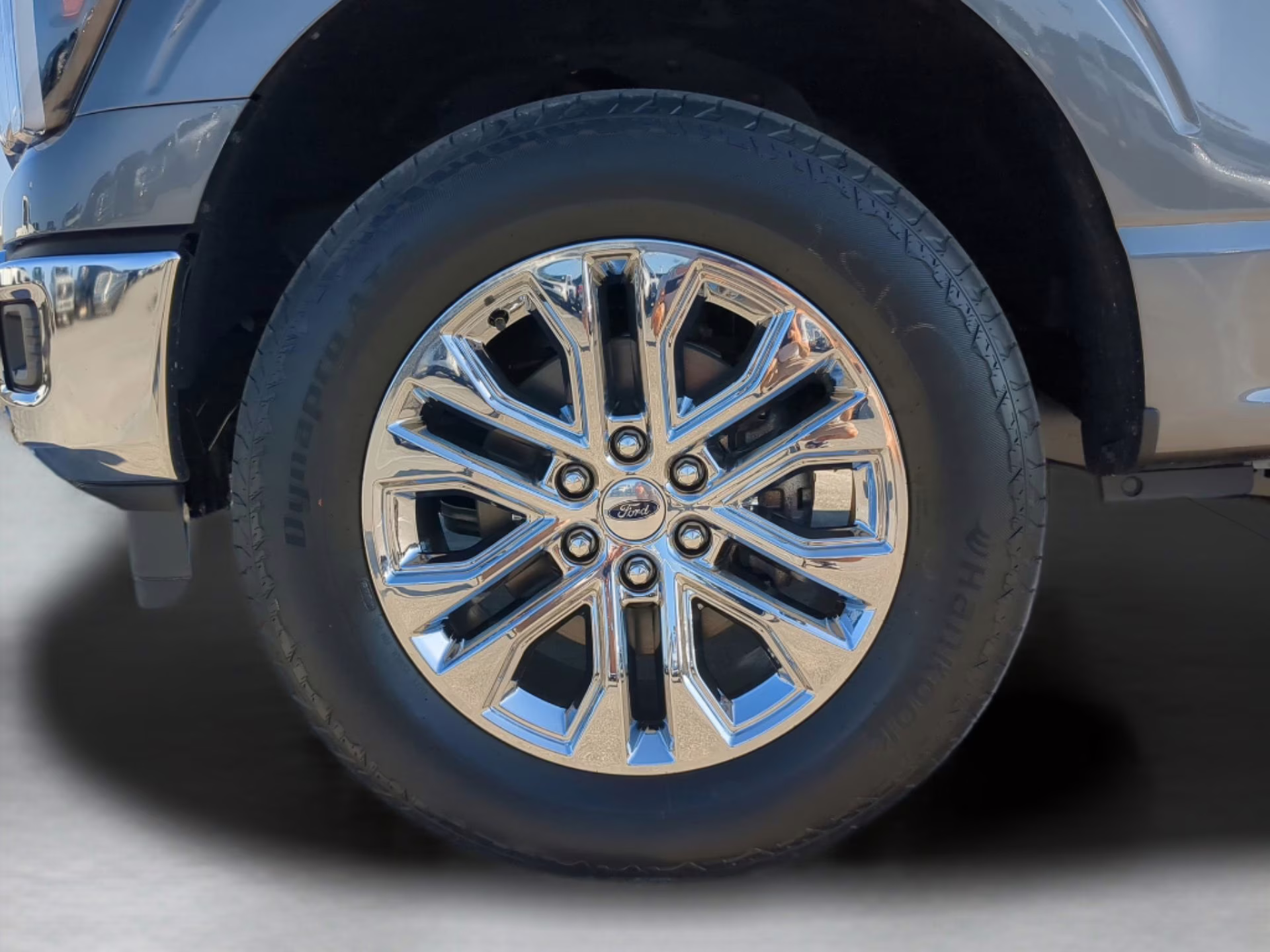 2026 Carbonized Gray Metallic Ford F-150 LARIAT Crew Cab Pickup 4X4 Truck