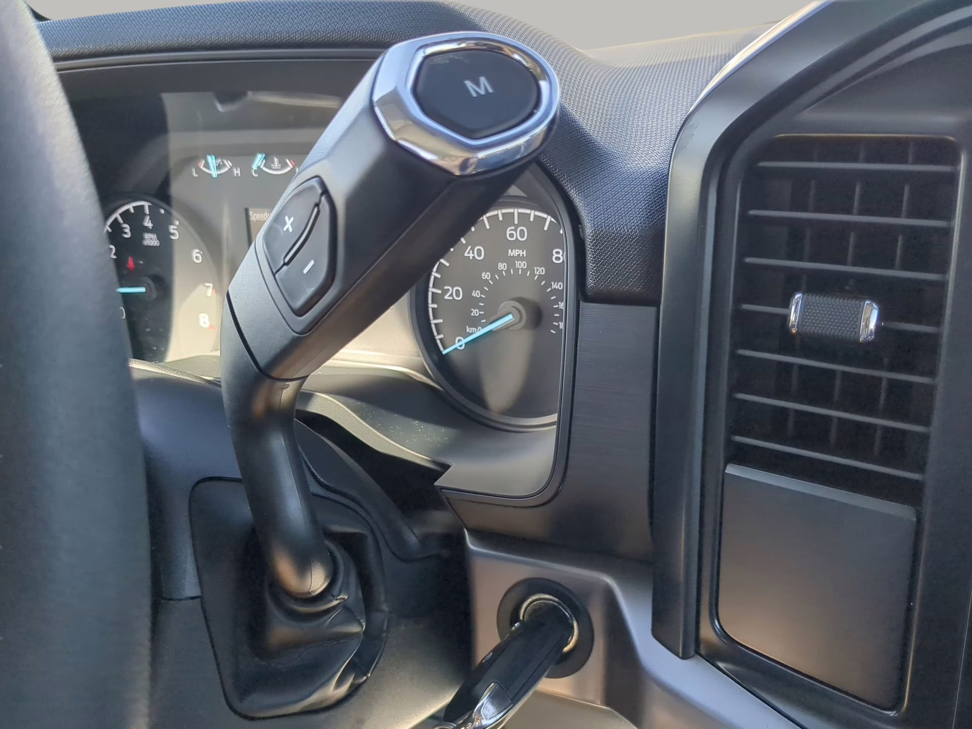 2026 Oxford White Ford F-150 XL Regular Cab Pickup 4X4 Truck