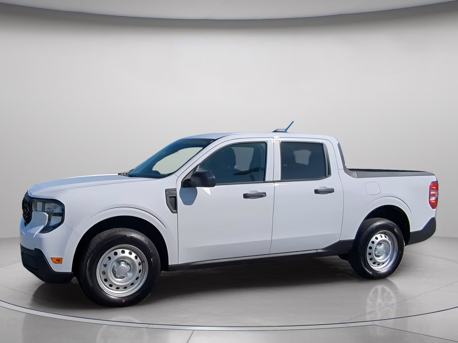 2026 Oxford White Ford Maverick XL Crew Cab Pickup FWD Truck