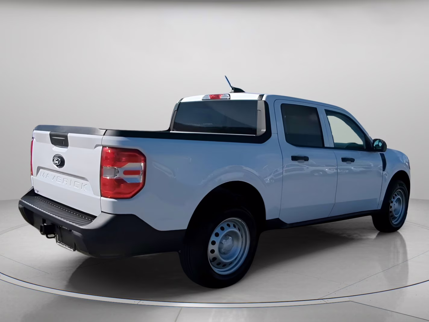 2026 Oxford White Ford Maverick XL Crew Cab Pickup FWD Truck