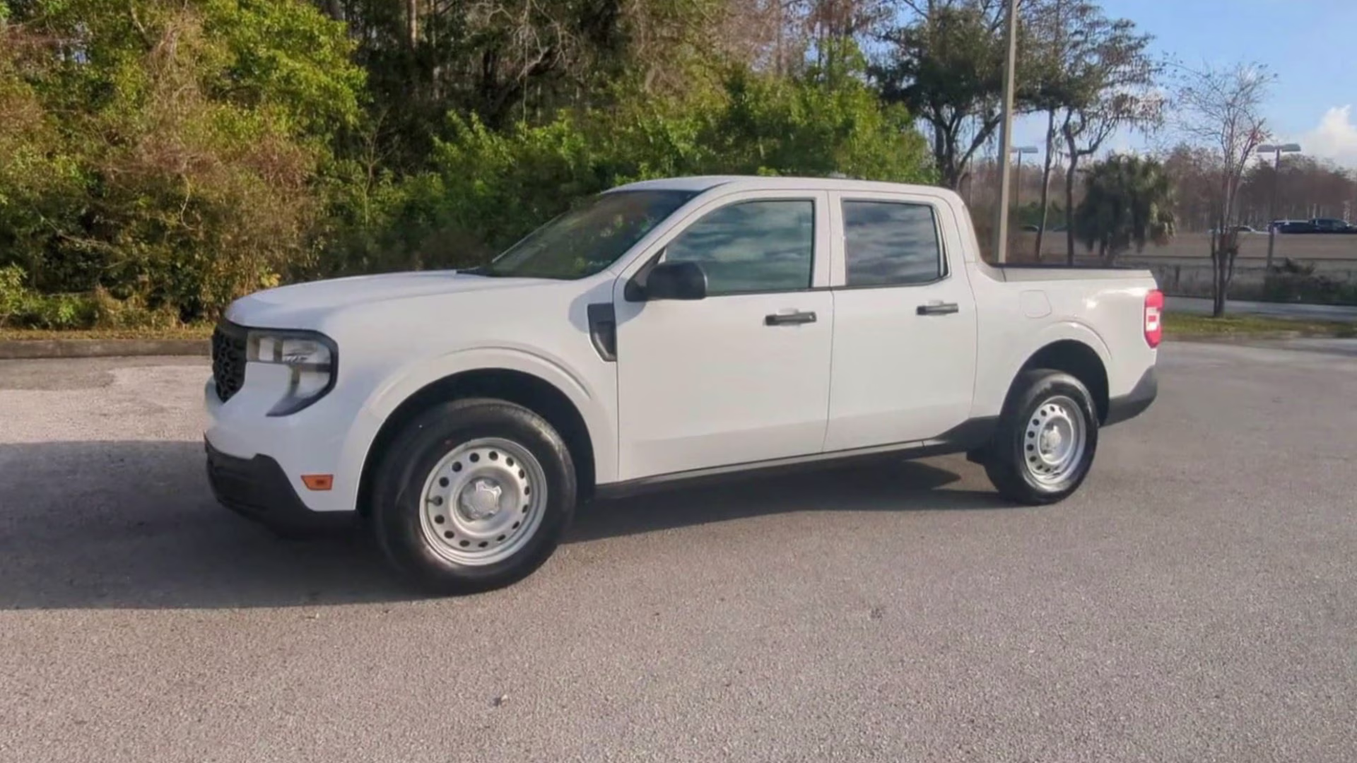 2026 Oxford White Ford Maverick XL Crew Cab Pickup FWD Truck