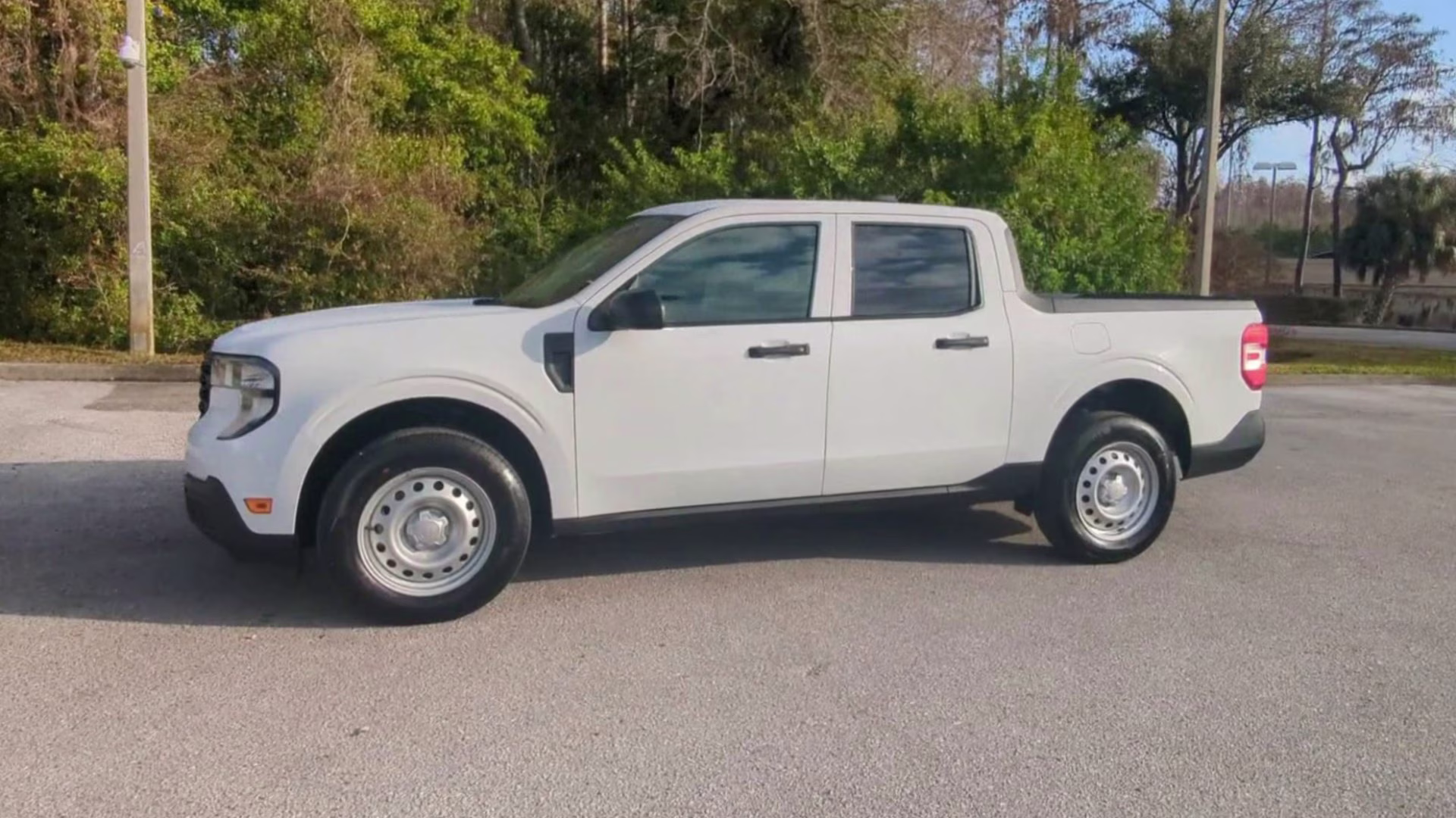 2026 Oxford White Ford Maverick XL Crew Cab Pickup FWD Truck