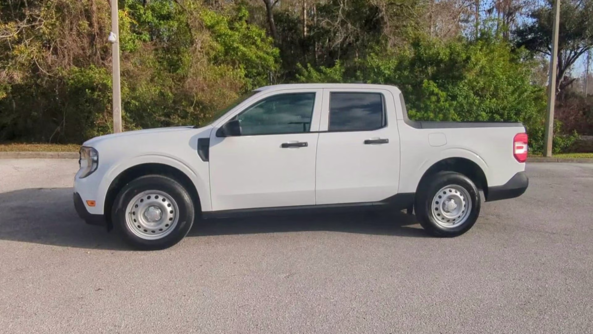 2026 Oxford White Ford Maverick XL Crew Cab Pickup FWD Truck