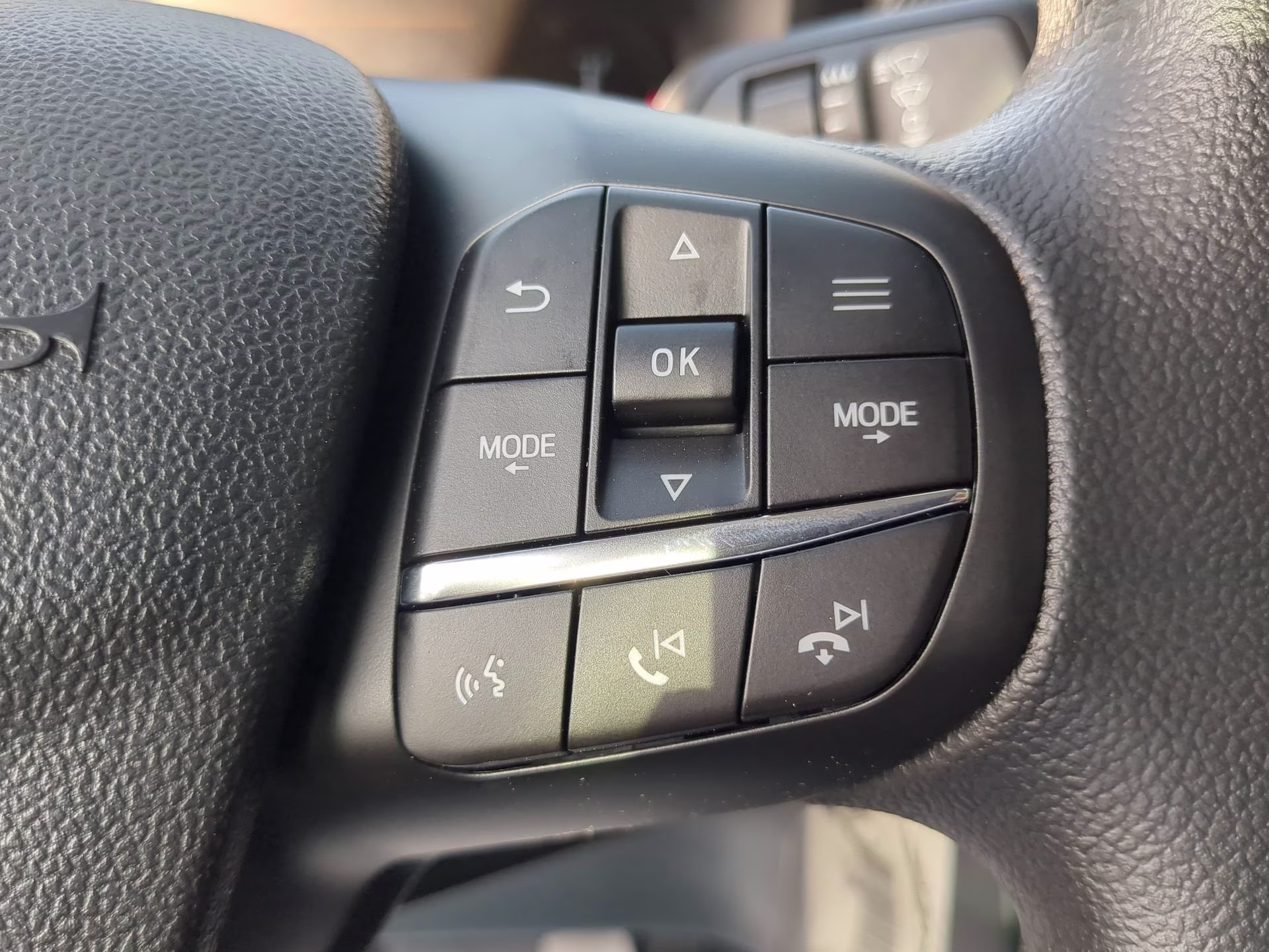 2026 Oxford White Ford Maverick XL Crew Cab Pickup FWD Truck