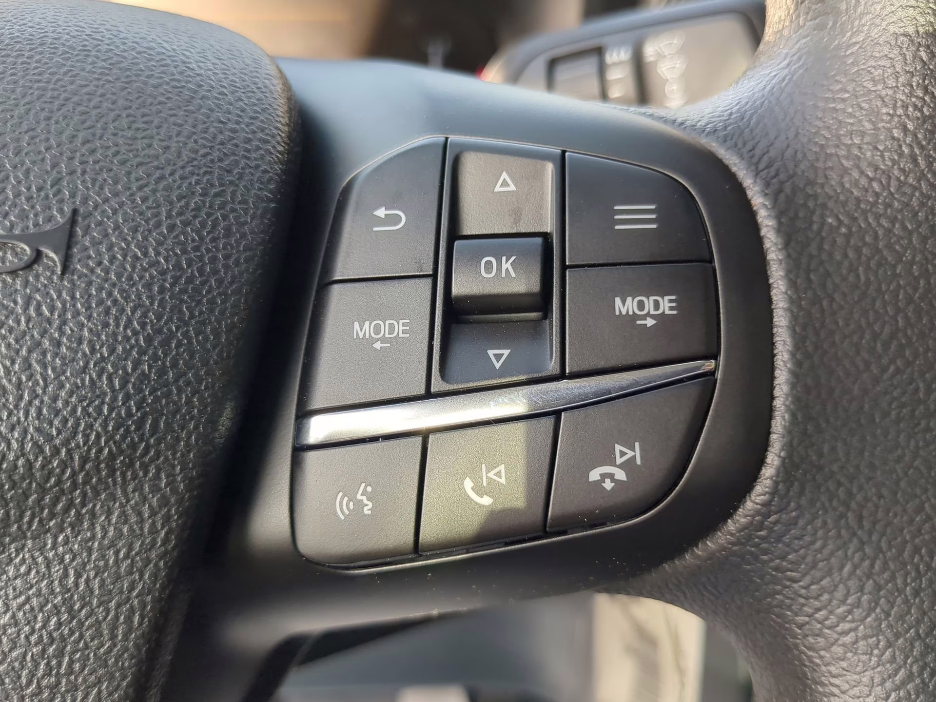 2026 Oxford White Ford Maverick XL Crew Cab Pickup FWD Truck