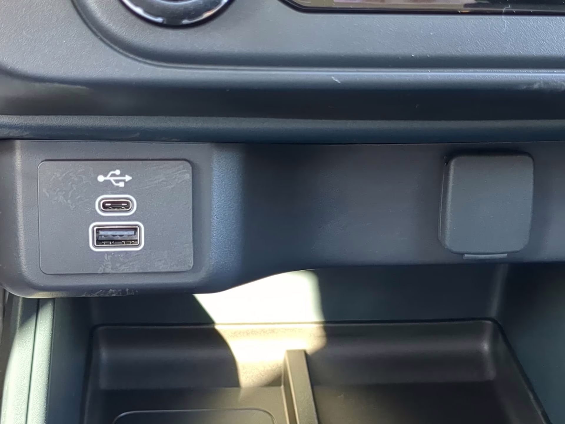 2026 Oxford White Ford Maverick XL Crew Cab Pickup AWD Truck