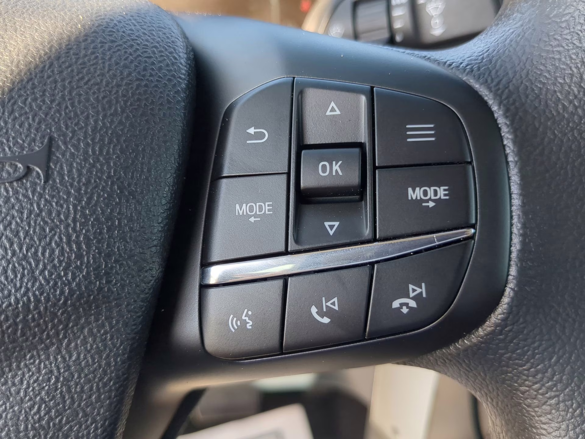 2026 Oxford White Ford Maverick XL Crew Cab Pickup AWD Truck