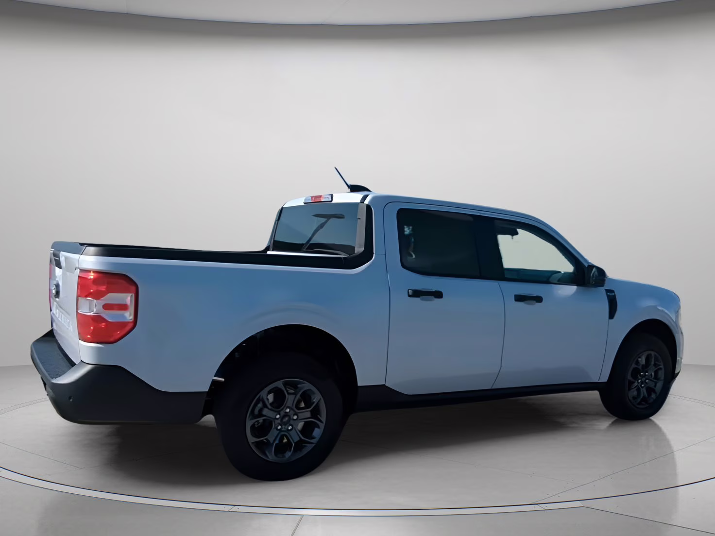 2026 Space White Metallic Ford Maverick XLT Crew Cab Pickup FWD Truck