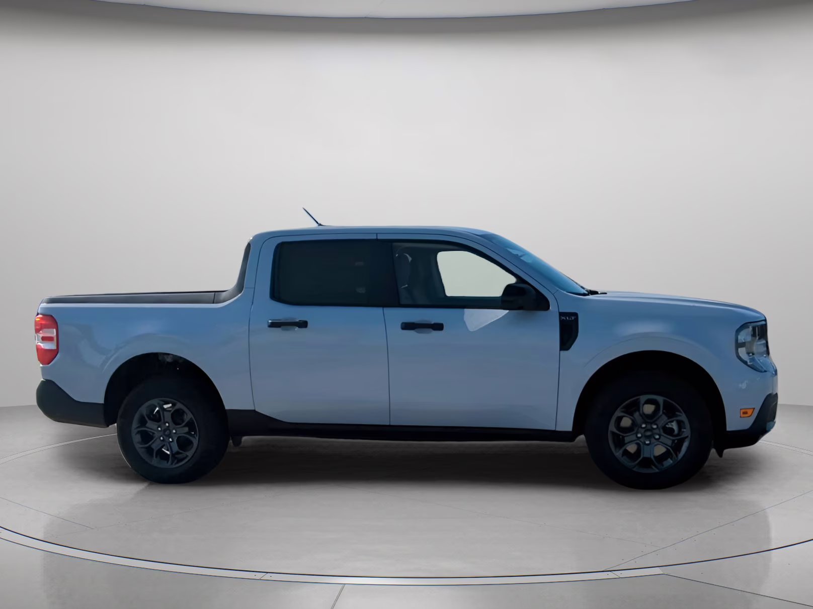 2026 Space White Metallic Ford Maverick XLT Crew Cab Pickup FWD Truck