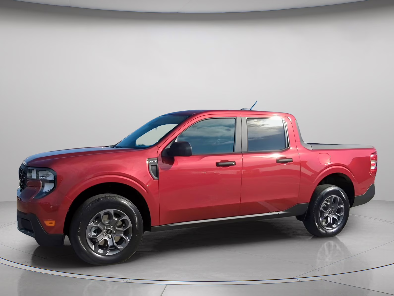 2026 Ruby Red Metallic Tinted Clearcoat Ford Maverick XLT Crew Cab Pickup FWD Truck