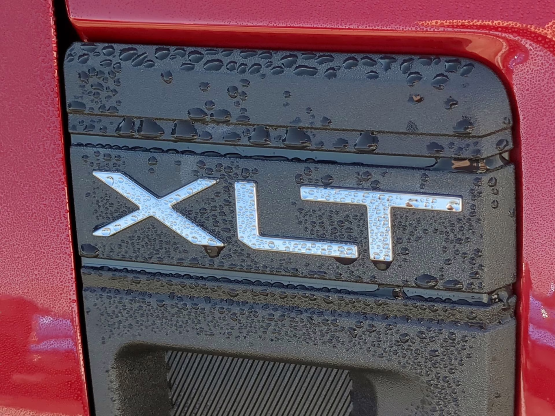 2026 Ruby Red Metallic Tinted Clearcoat Ford Maverick XLT Crew Cab Pickup FWD Truck