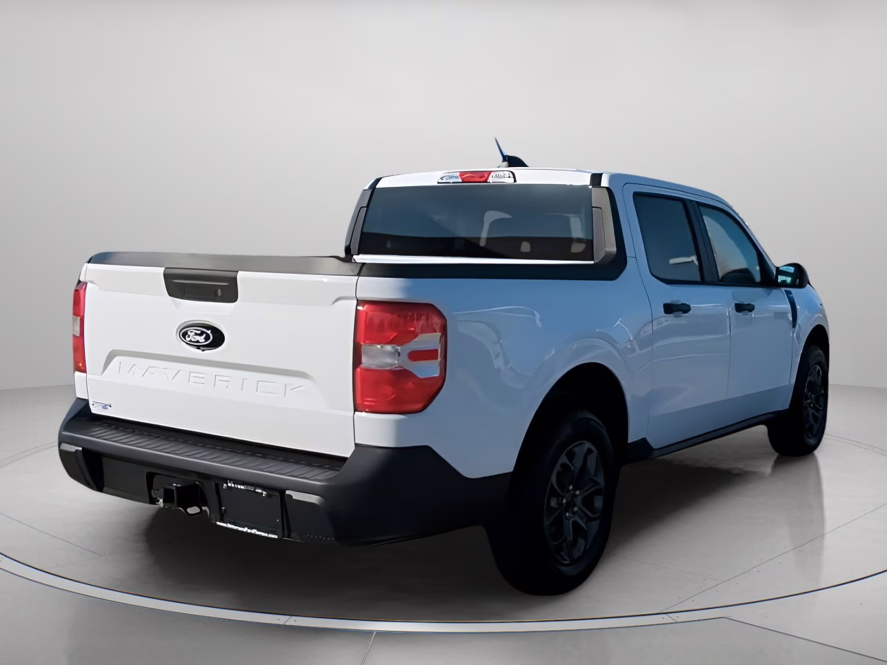 2026 Oxford White Ford Maverick XLT Crew Cab Pickup AWD Truck