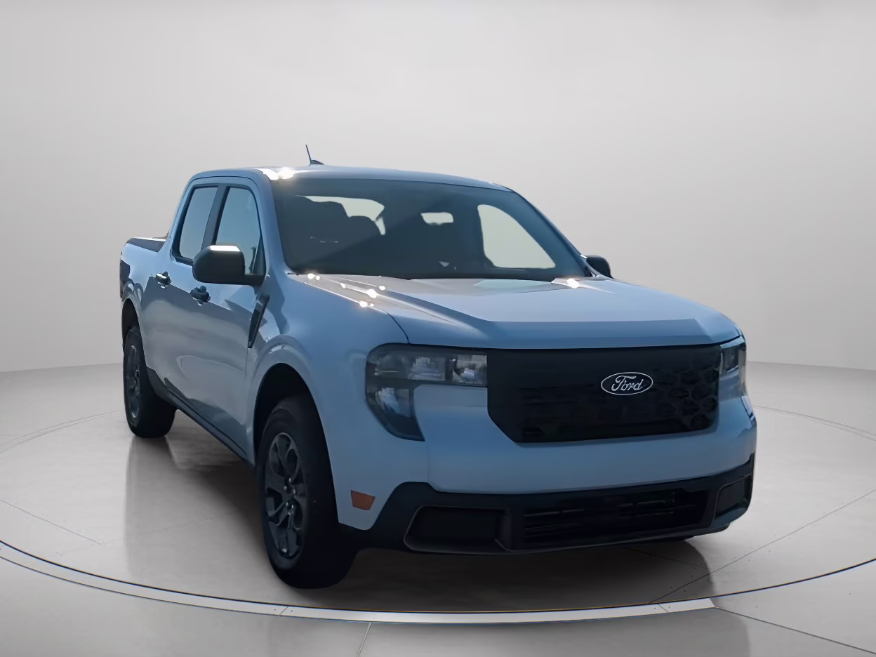 2026 Space White Metallic Ford Maverick XLT Crew Cab Pickup AWD Truck