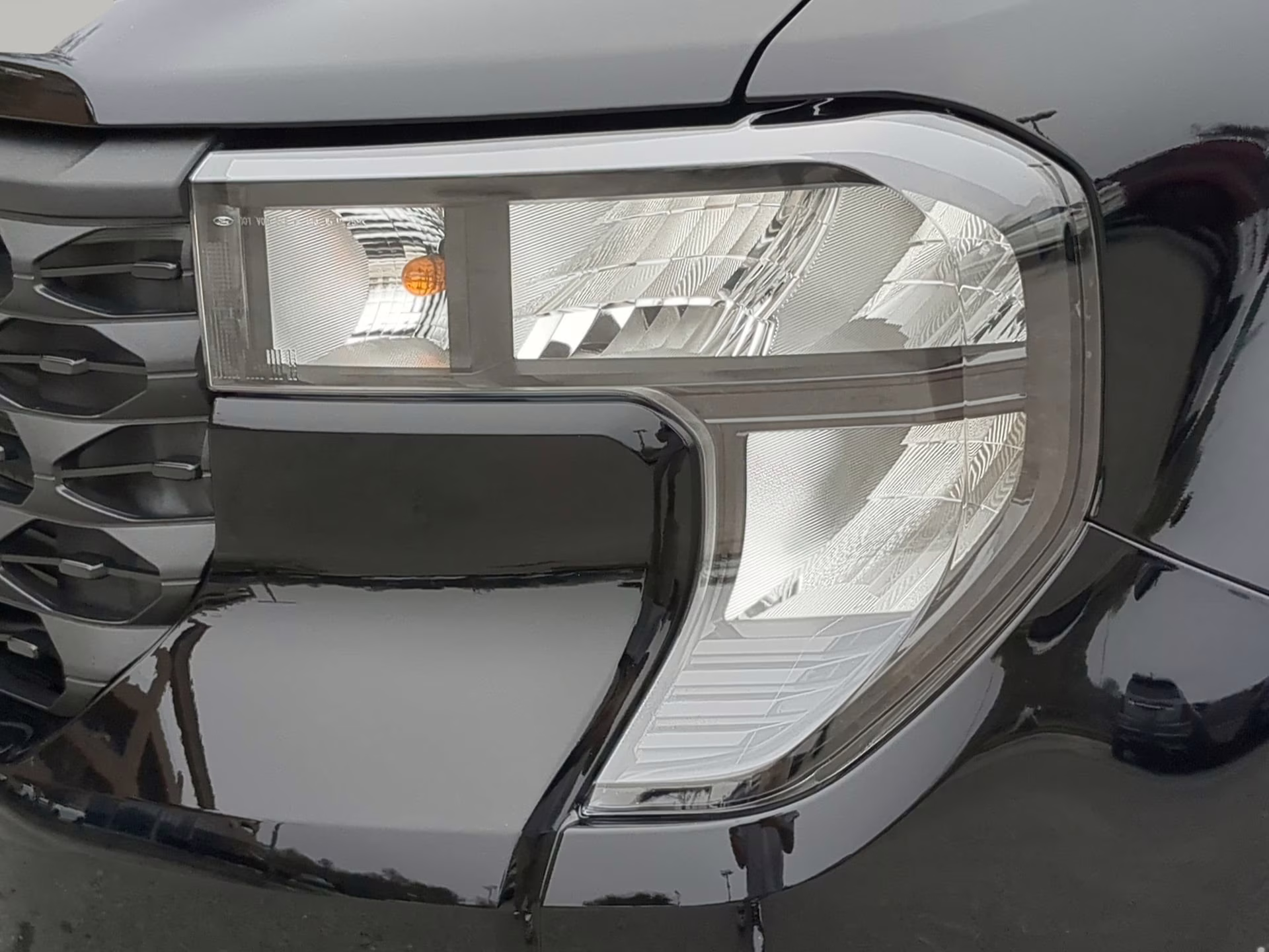 2026 Shadow Black Ford Maverick XLT Crew Cab Pickup AWD Truck