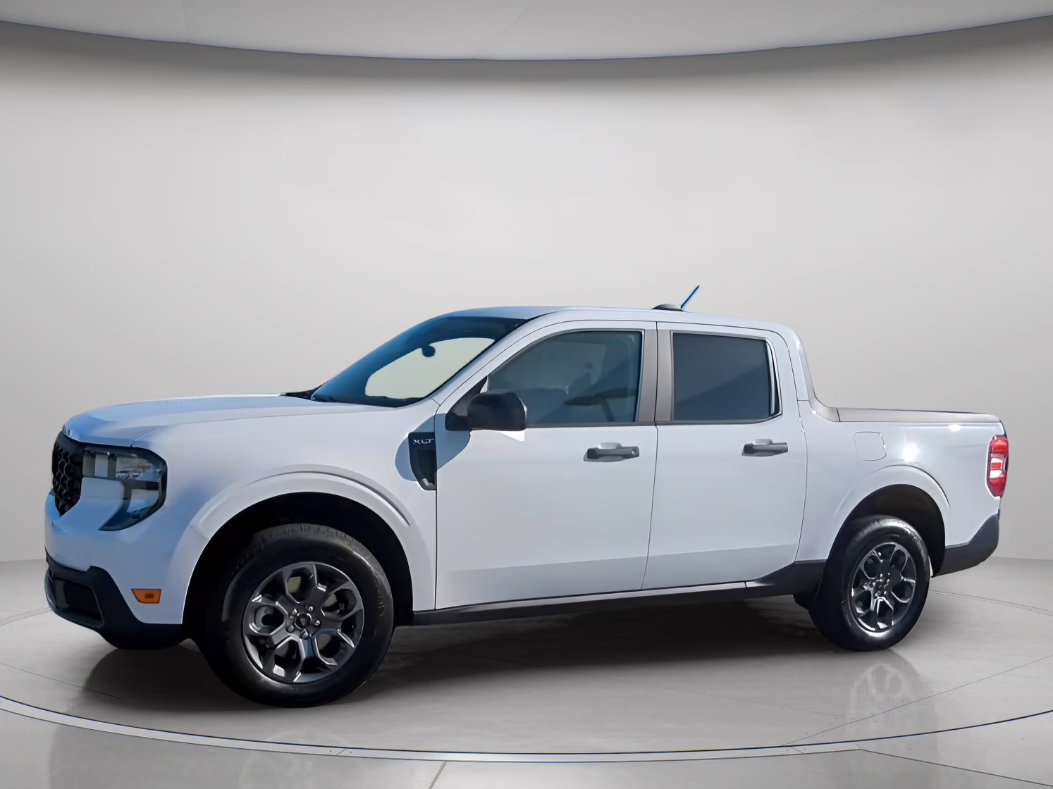 2026 Oxford White Ford Maverick XLT Crew Cab Pickup AWD Truck