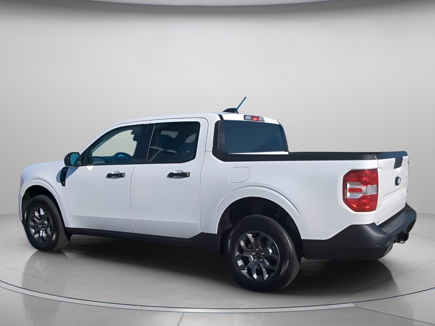 2026 Oxford White Ford Maverick XLT Crew Cab Pickup AWD Truck