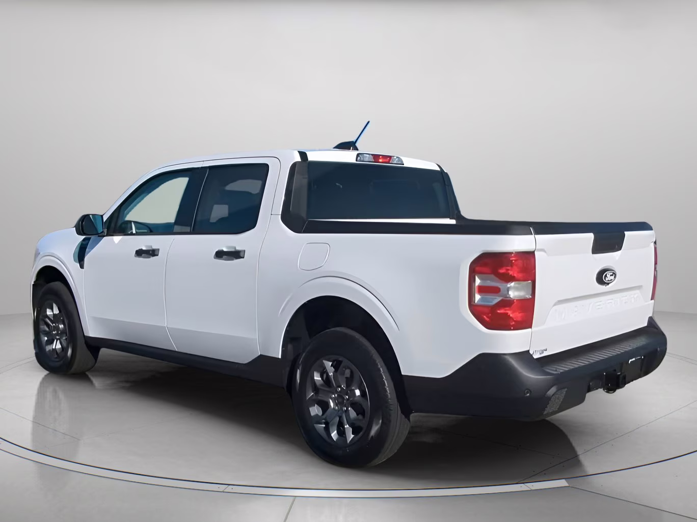 2026 Oxford White Ford Maverick XLT Crew Cab Pickup AWD Truck