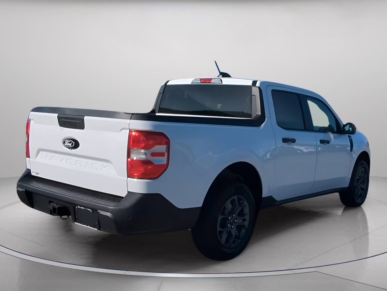 2026 Oxford White Ford Maverick XLT Crew Cab Pickup AWD Truck