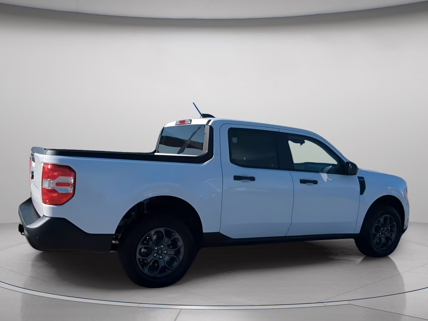 2026 Oxford White Ford Maverick XLT Crew Cab Pickup AWD Truck