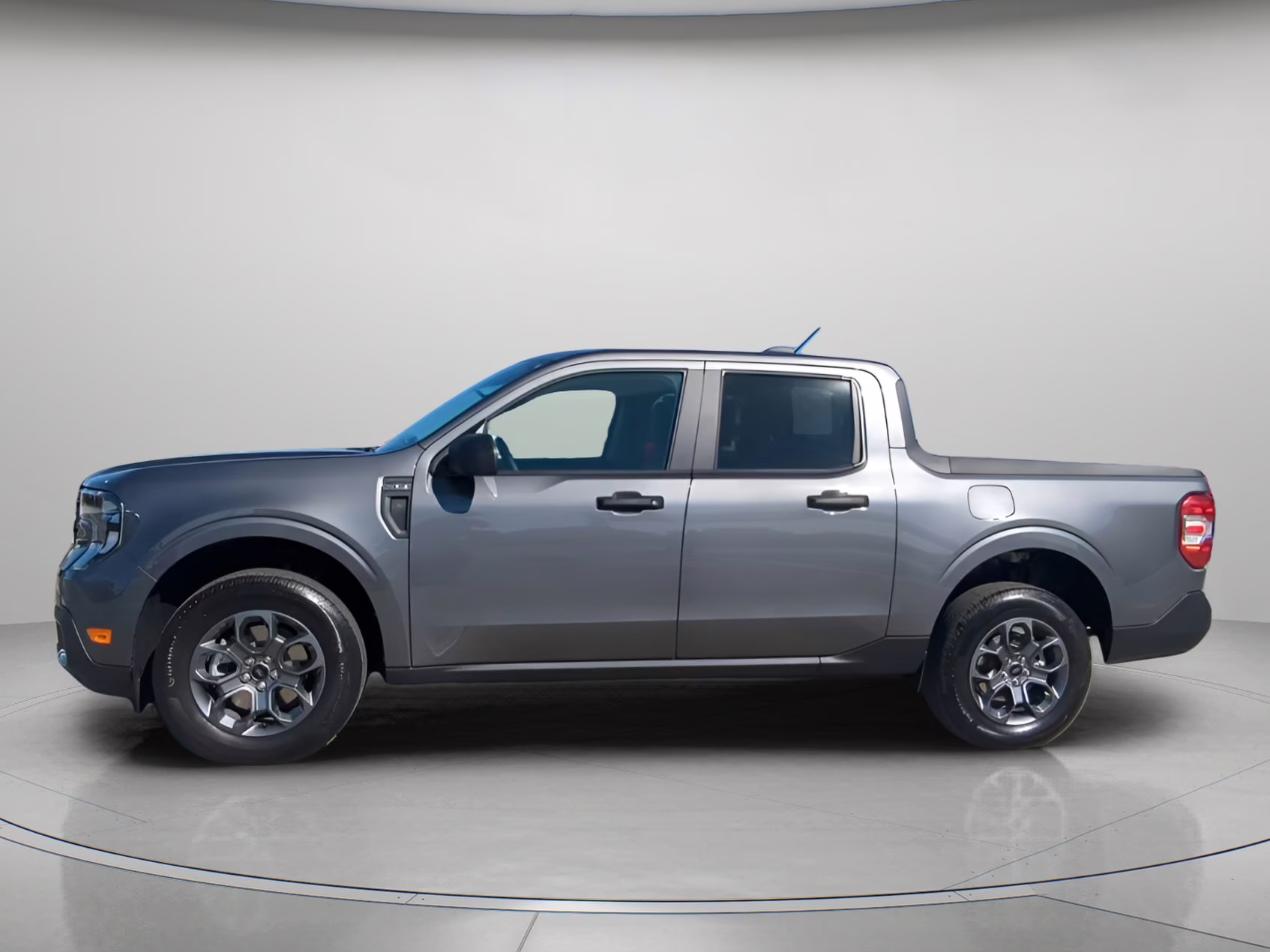 2026 Carbonized Gray Metallic Ford Maverick XLT Crew Cab Pickup AWD Truck