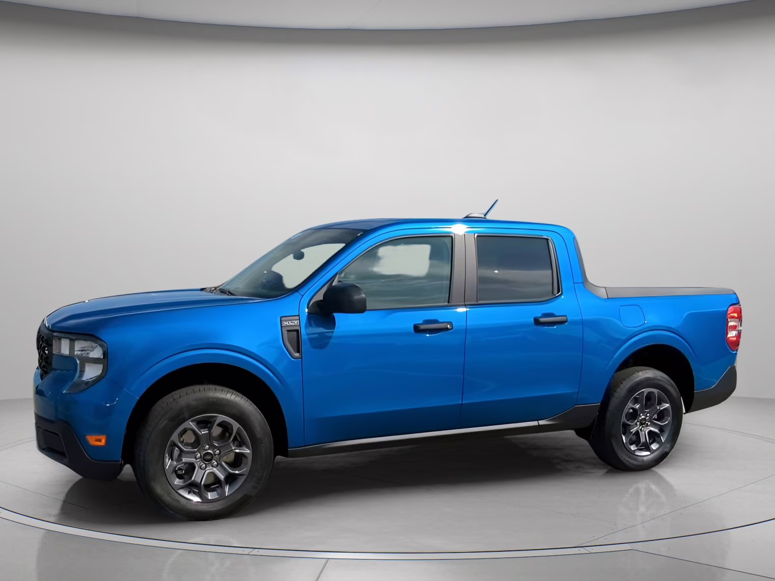 2026 Velocity Blue Ford Maverick XLT Crew Cab Pickup AWD Truck