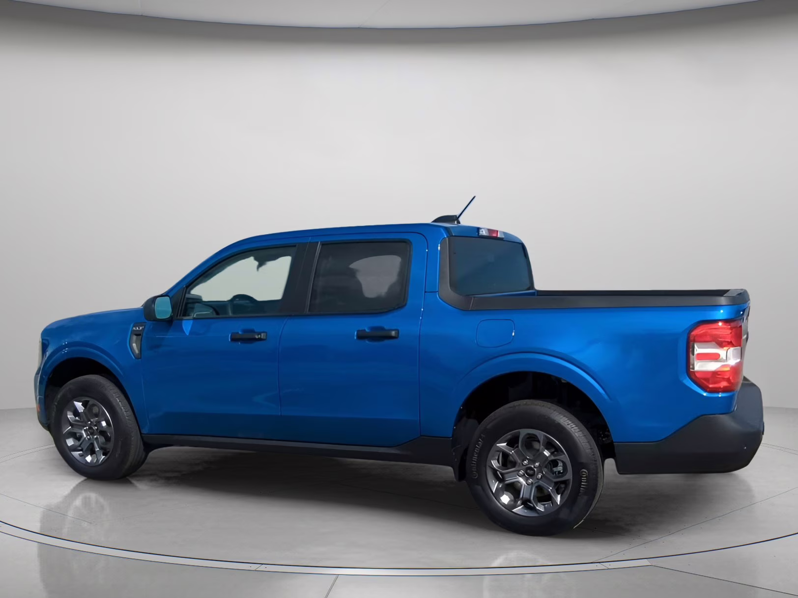 2026 Velocity Blue Ford Maverick XLT Crew Cab Pickup AWD Truck