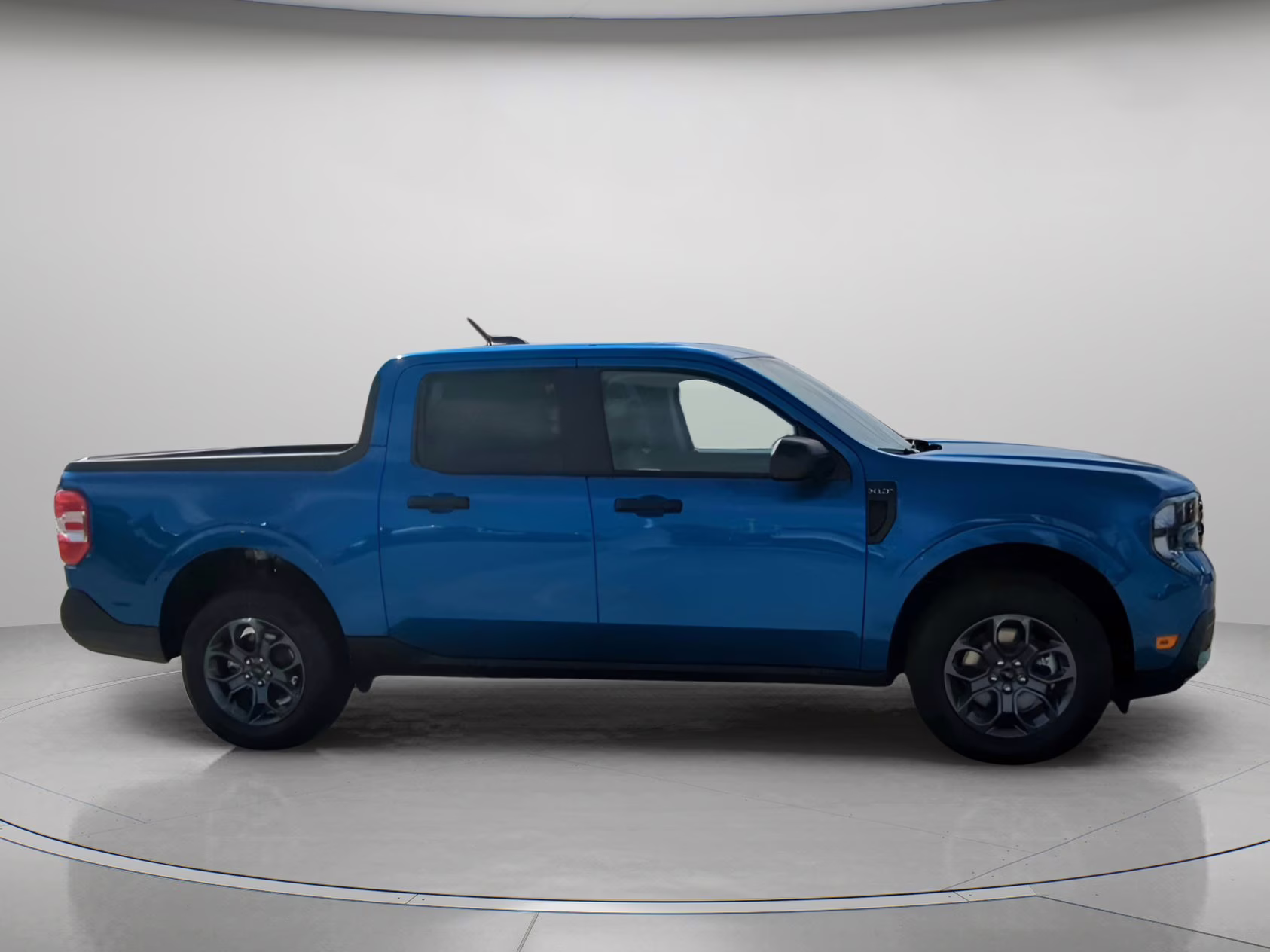 2026 Velocity Blue Ford Maverick XLT Crew Cab Pickup AWD Truck