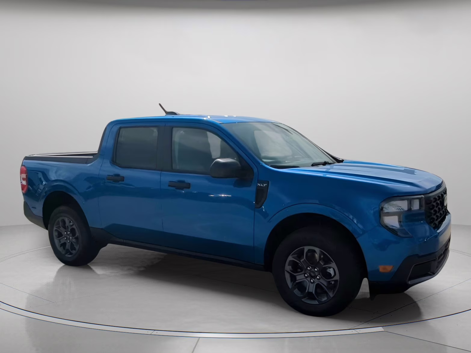 2026 Velocity Blue Ford Maverick XLT Crew Cab Pickup AWD Truck