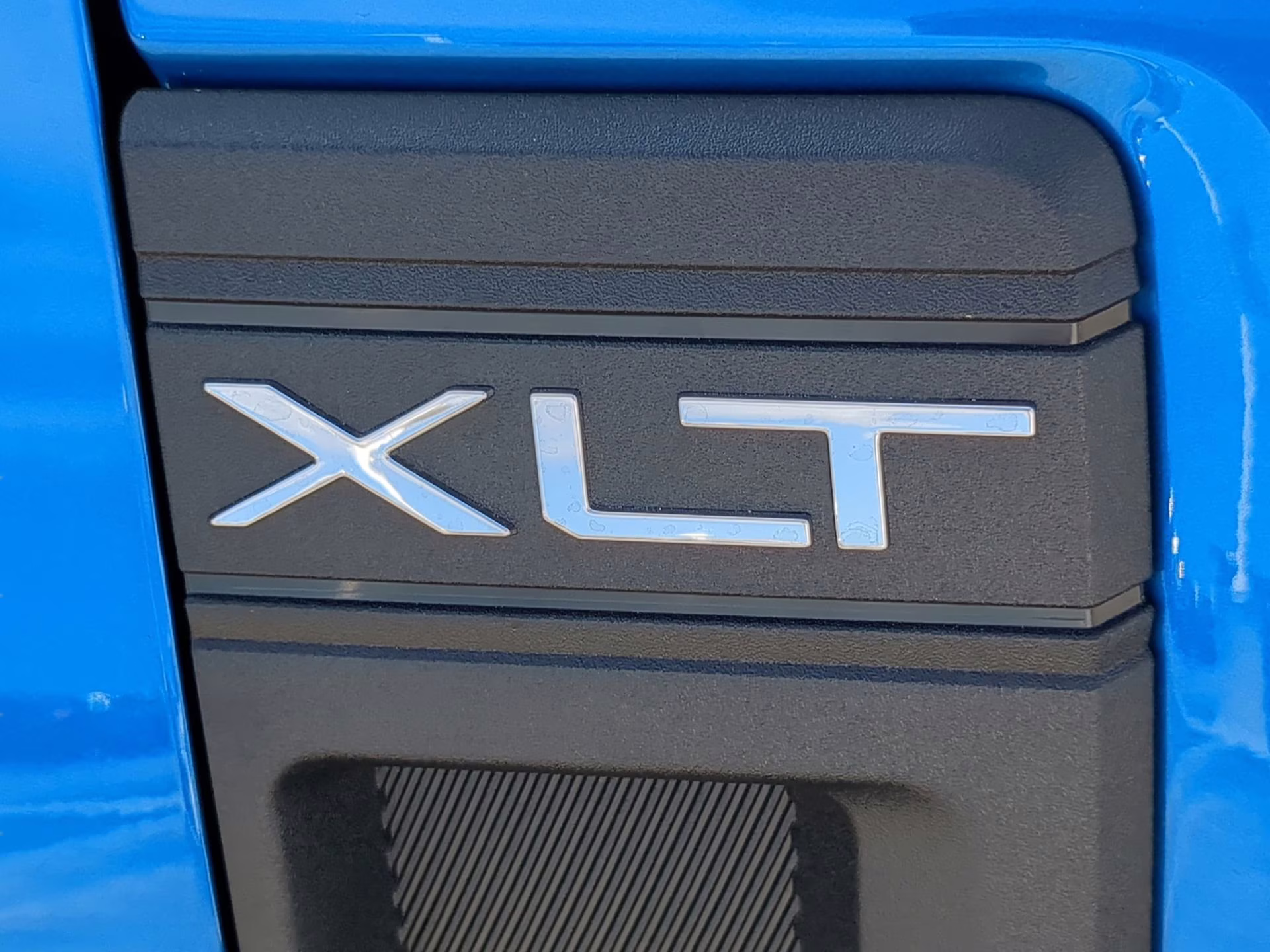 2026 Velocity Blue Ford Maverick XLT Crew Cab Pickup AWD Truck