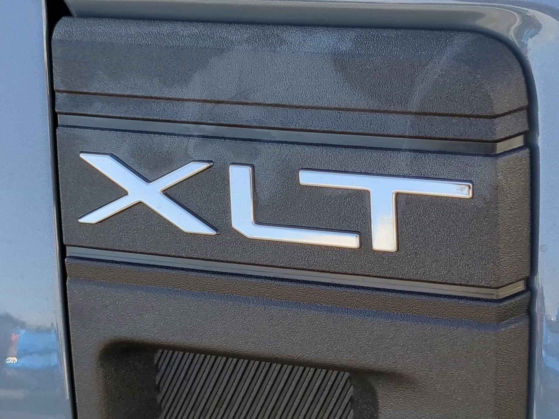 2026 Azure Gray Metallic Tri-Coat Ford Maverick XLT Crew Cab Pickup AWD Truck