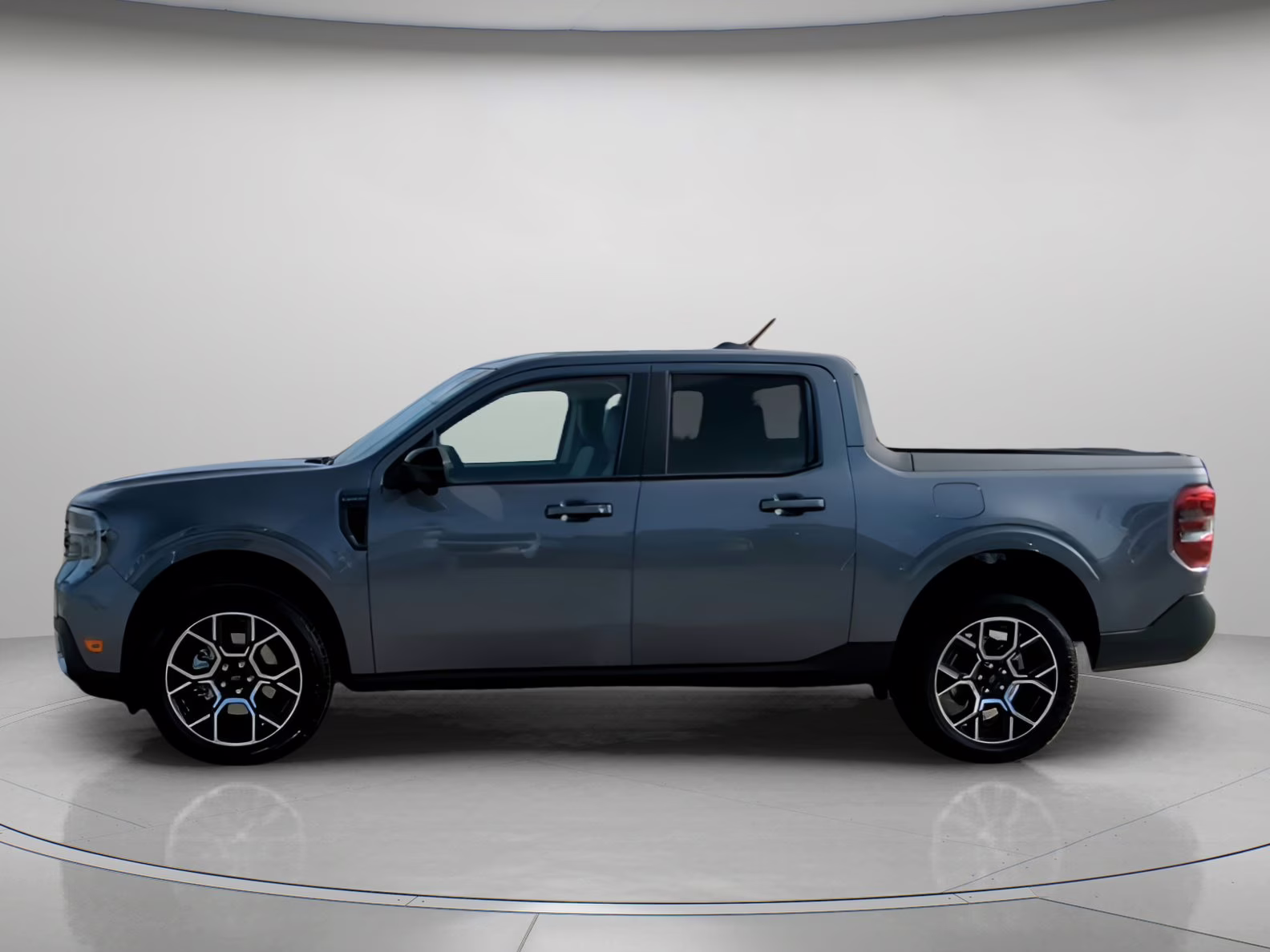 2026 Carbonized Gray Metallic Ford Maverick LARIAT Crew Cab Pickup AWD Truck