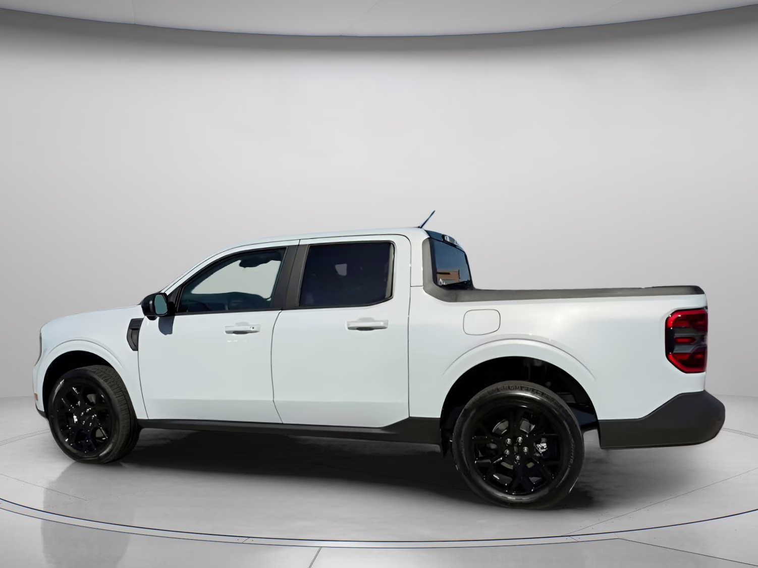 2026 Space White Metallic Ford Maverick LARIAT Crew Cab Pickup AWD Truck