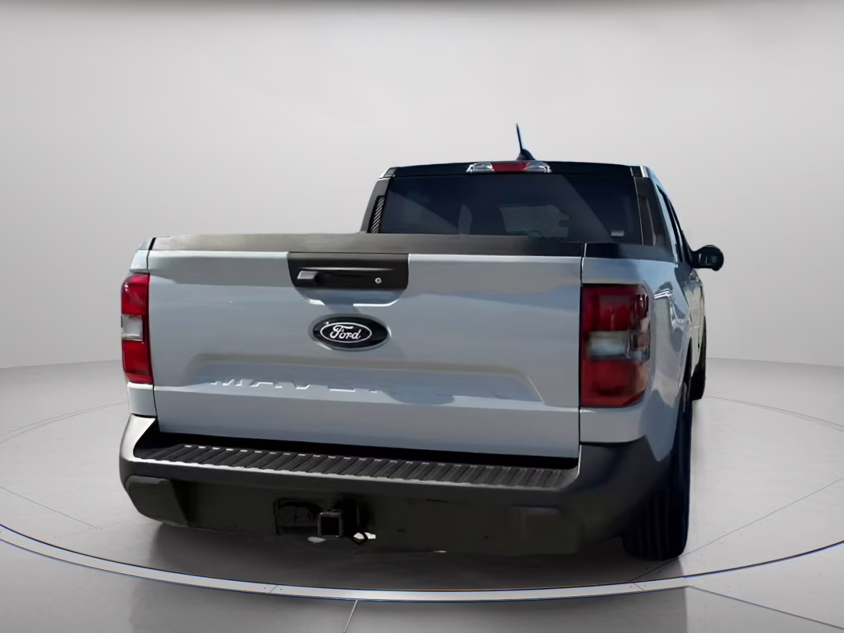 2026 Space White Metallic Ford Maverick LARIAT Crew Cab Pickup AWD Truck