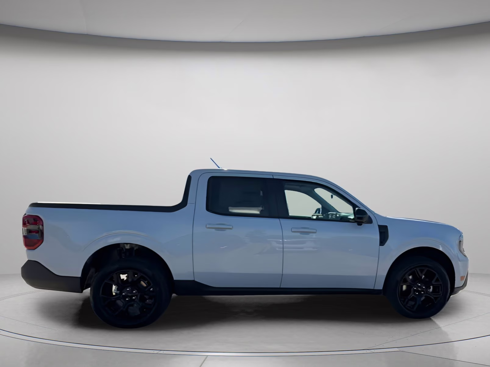 2026 Space White Metallic Ford Maverick LARIAT Crew Cab Pickup AWD Truck