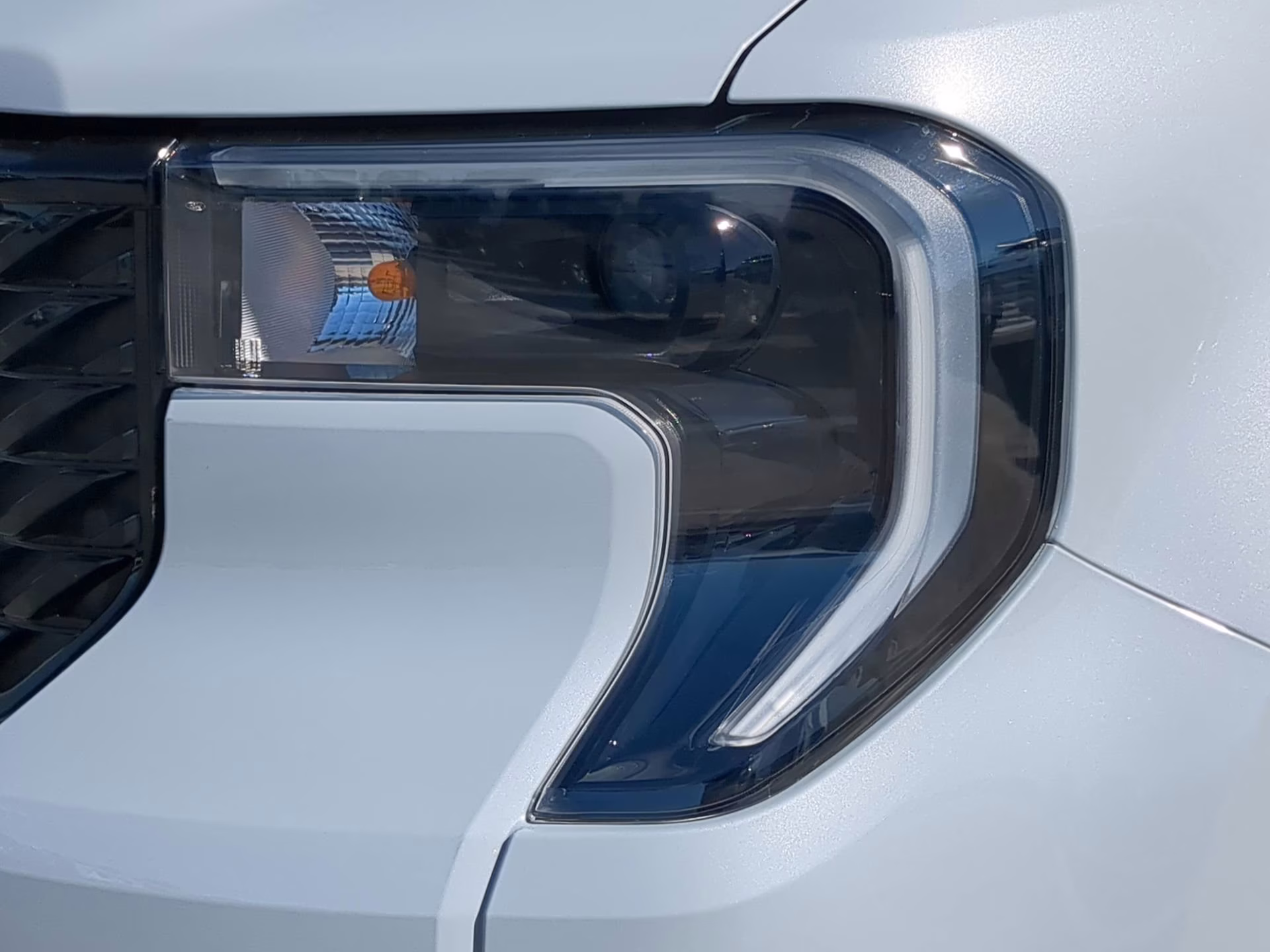 2026 Space White Metallic Ford Maverick LARIAT Crew Cab Pickup AWD Truck