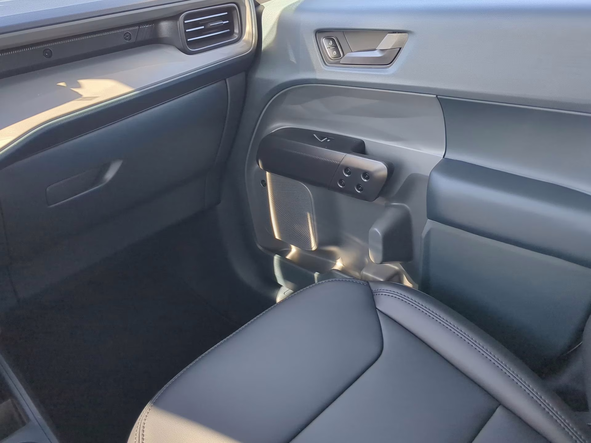 2026 Space White Metallic Ford Maverick LARIAT Crew Cab Pickup AWD Truck