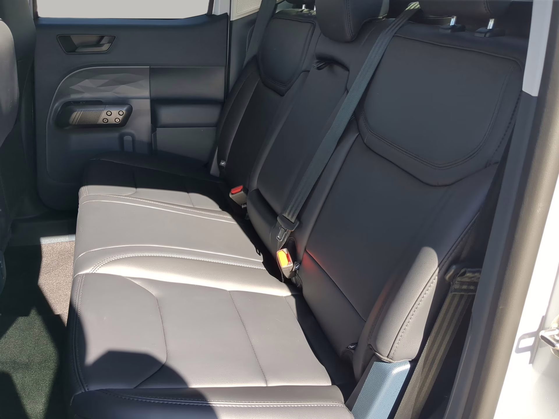 2026 Space White Metallic Ford Maverick LARIAT Crew Cab Pickup AWD Truck