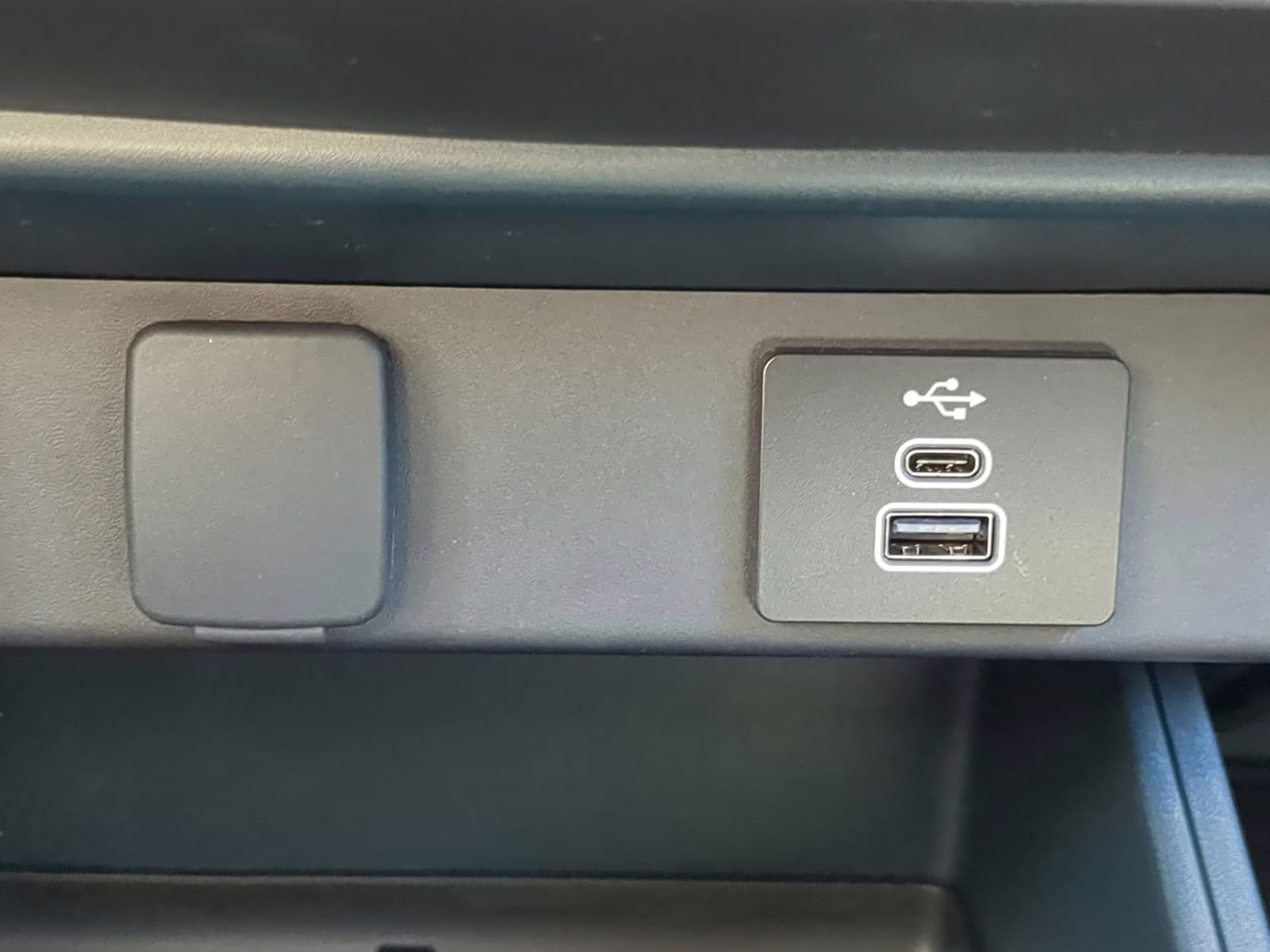 2026 Space White Metallic Ford Maverick LARIAT Crew Cab Pickup AWD Truck