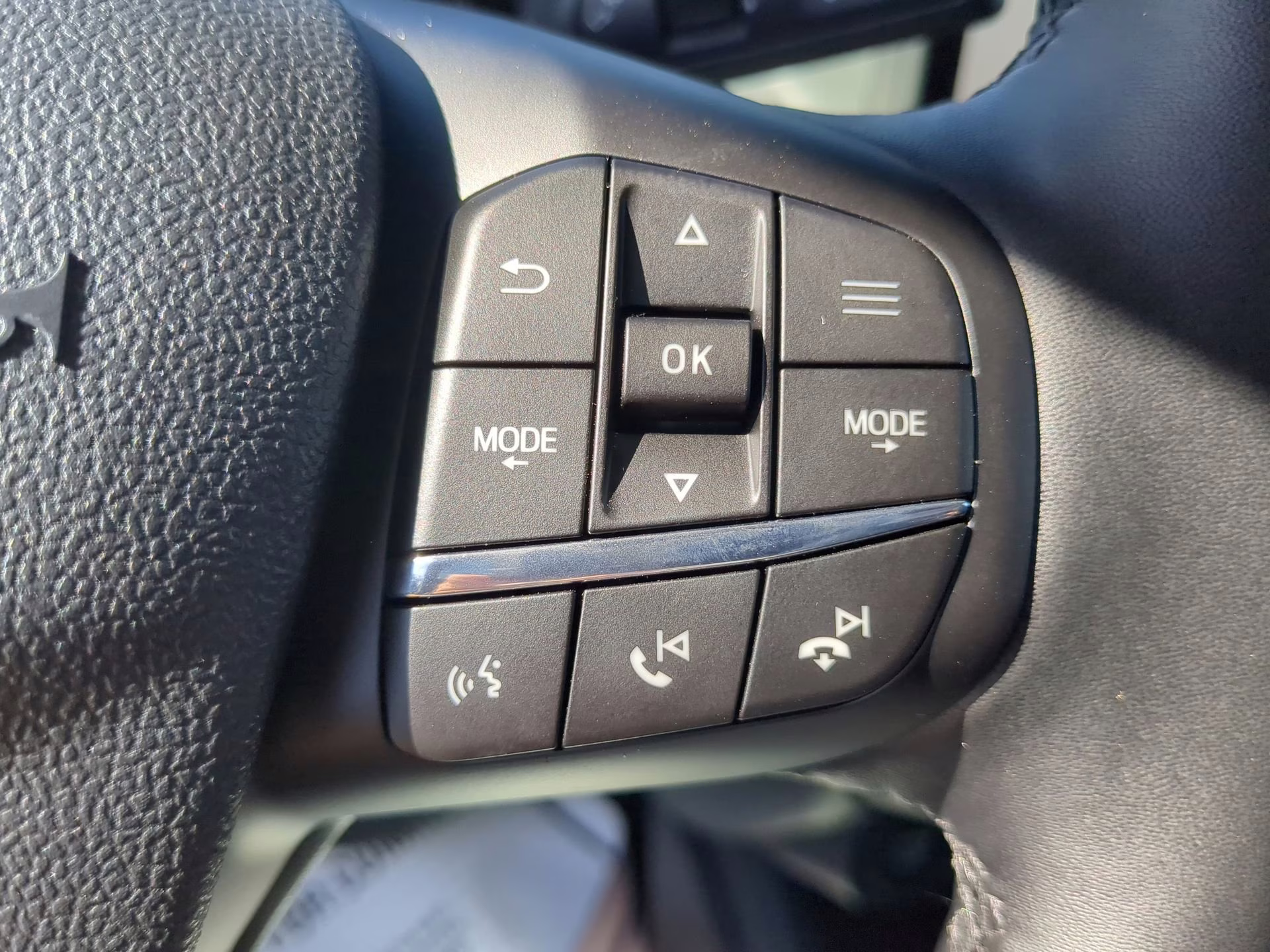 2026 Space White Metallic Ford Maverick LARIAT Crew Cab Pickup AWD Truck