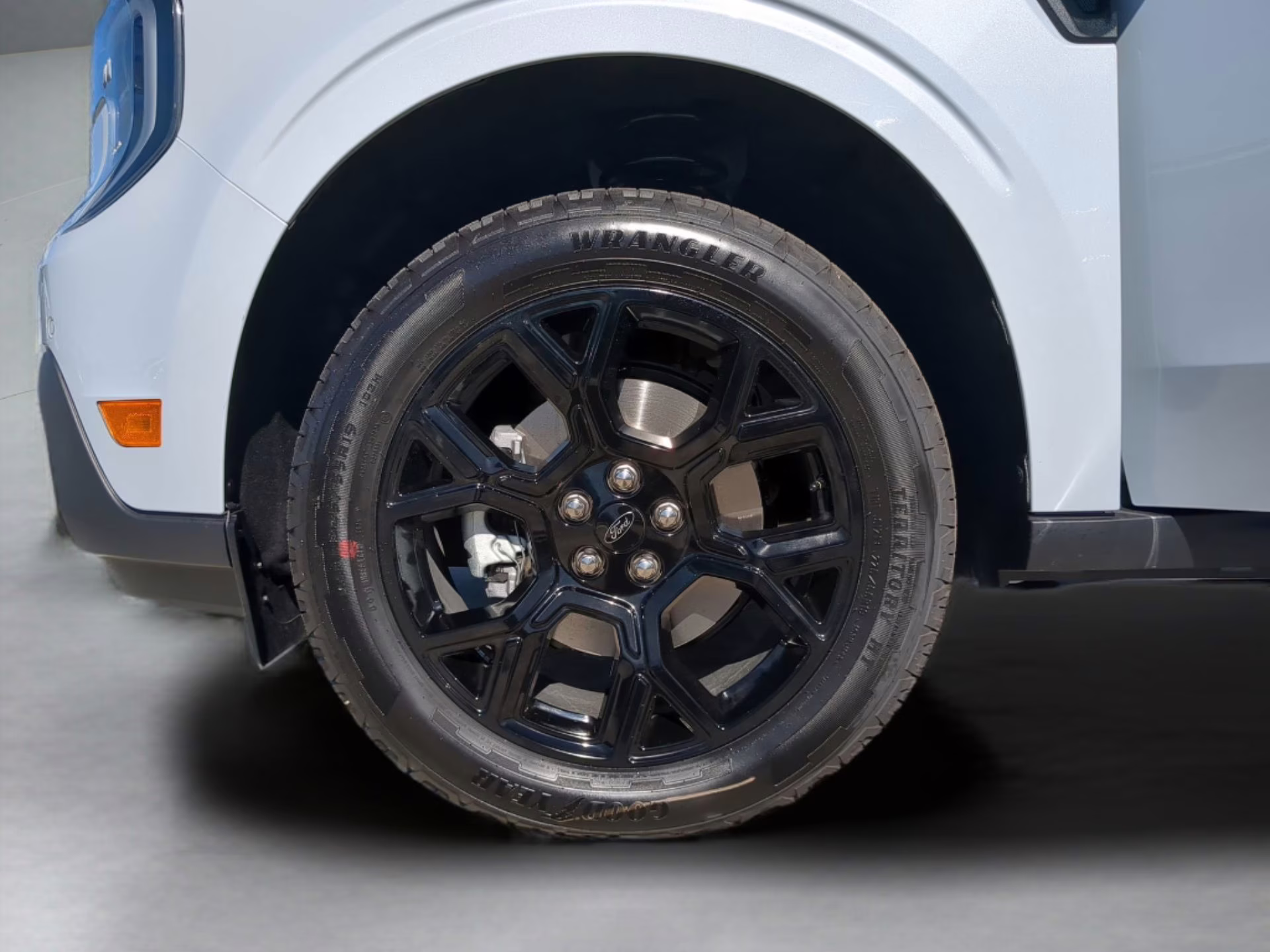 2026 Space White Metallic Ford Maverick LARIAT Crew Cab Pickup AWD Truck