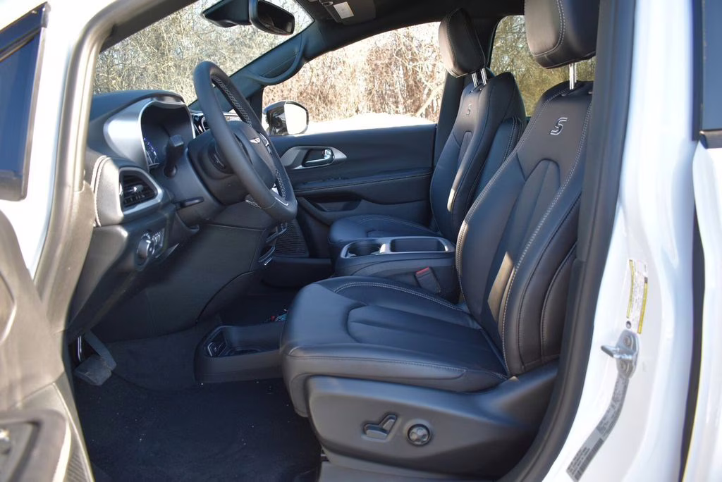 2026 Bright White Clearcoat Chrysler Pacifica Select AWD Van