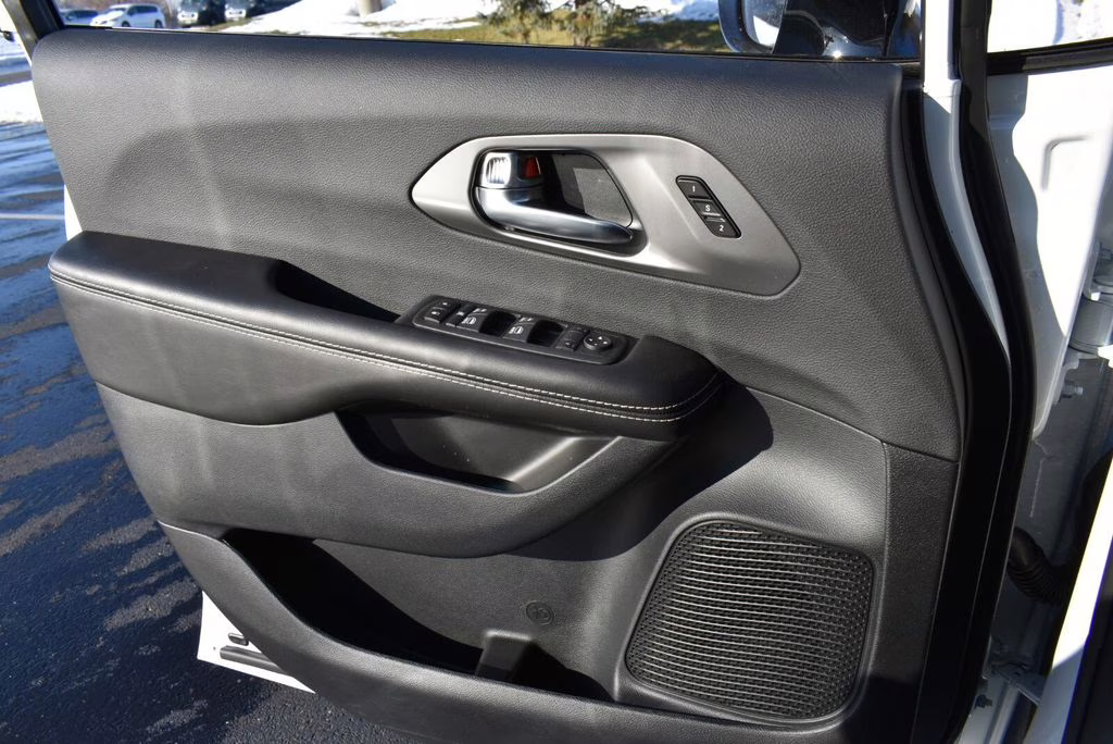 2026 Bright White Clearcoat Chrysler Pacifica Select AWD Van