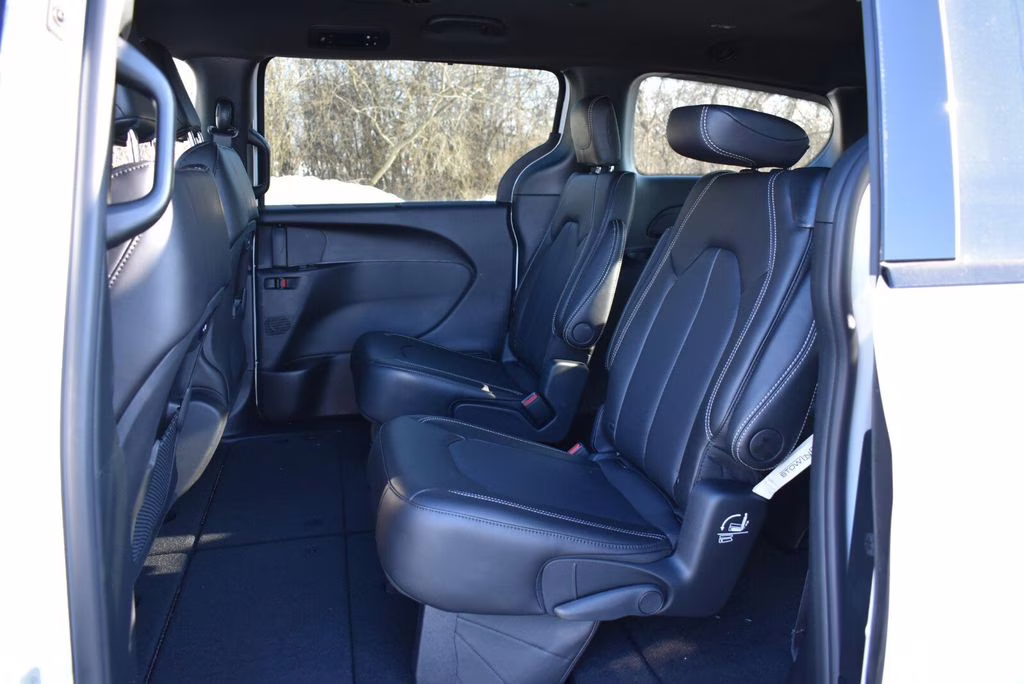 2026 Bright White Clearcoat Chrysler Pacifica Select AWD Van