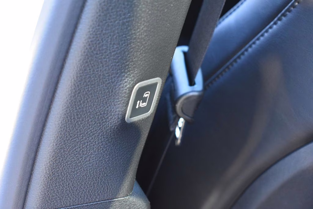 2026 Bright White Clearcoat Chrysler Pacifica Select AWD Van