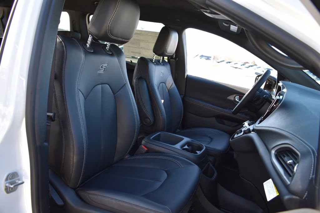 2026 Bright White Clearcoat Chrysler Pacifica Select AWD Van