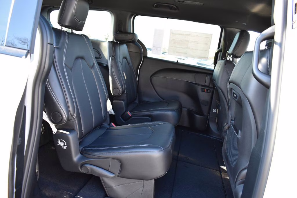 2026 Bright White Clearcoat Chrysler Pacifica Select AWD Van