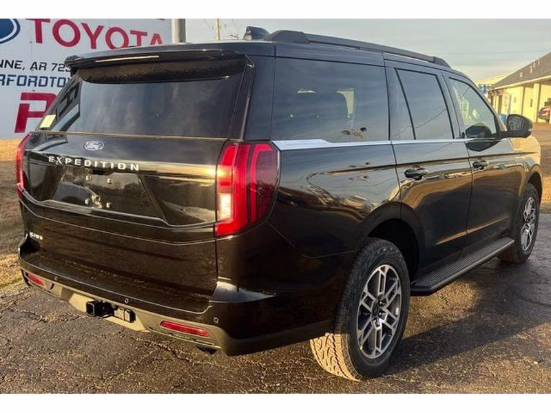 2025 Agate Black Metallic Ford Expedition Active 4X4 SUV