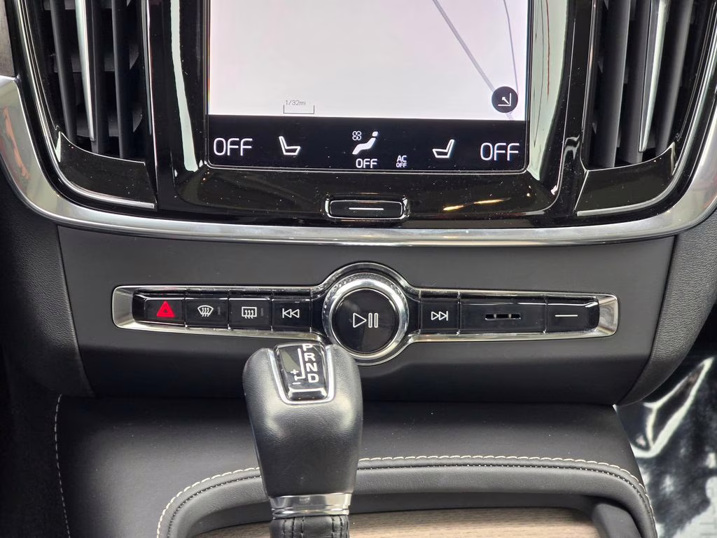 2021 Pebble Gray Metallic Volvo S90 T6 Inscription AWD Sedan